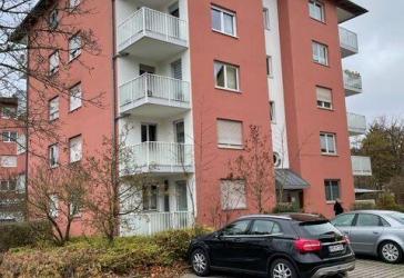 Großzügige 2 Zi-Wohnung mit Einbauküche und Balkon im 3. OG;