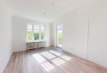 Wundervolle 5-Zimmer-Altbauwohnung mit 2 BALKONEN und Einbauküche in direkter Hafennähe