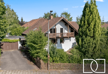 Traumhafte Lage! Großzügiges Einfamilienhaus mit absoluter Privatsphäre und wohnlichem Keller