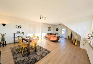 Modernisierte 3,5-Zimmer-Wohnung mit Herkulesblick und zwei Balkonen - sofort bezugsfrei