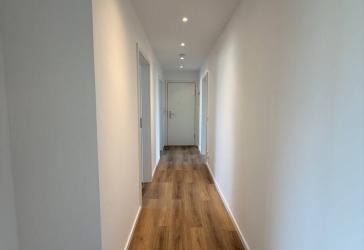 Sofort bezugsfrei: Modernes WG-Zimmer, neu renoviert und komplett möbliert