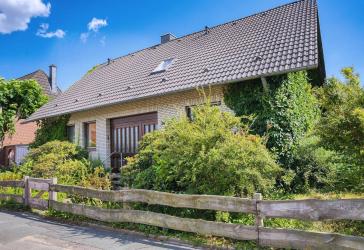 Wohnträume mit Südterrasse - solides Familienhaus inmitten blühender Gartenidylle
