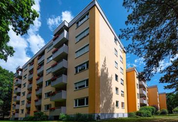Nur wenige Stufen ins modernisierte Zuhause direkt am Ludwigskanal in Nbg-Gartenstadt