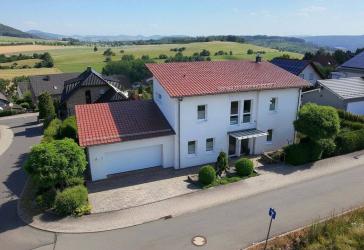 Gepflegtes Einfamilienhaus mit unverbaubarem Rhönblick
