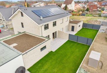 Moderne Neubau-Doppelhaushälfte-schlüsselfertig mit Garten und Garage