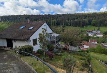 Provisionsfrei: Raumwunder mit unverbaubarem Blick, 3 Garagen und riesigem Grundstückspaket