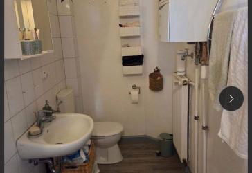 Helle, ruhige Vierzimmerwohnung WG geeignet