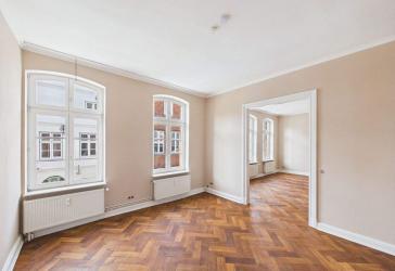 Ihr neuer Standort für Erfolg: Frisch renovierte und vielseitige Büroflächen im Herzen von Husum!