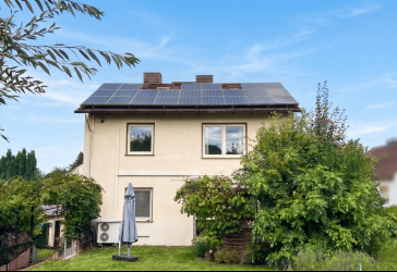 Freistehendes Einfamilienhaus in Felsberg-Heßlar mit großem Garten, PV-Anlage, Kamin & Garage