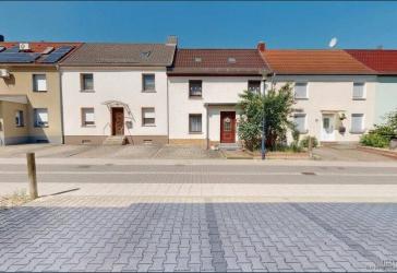 PROVISIONSFREI: Reihenmittelhaus in Leuna mit Garten & Modernisierungspotenzial