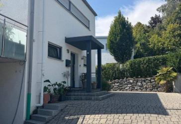 Traumhaftes Einfamilienhaus mit Seesicht im Guggenbühl