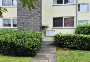 Sehr helle 4 Zimmer-Wohnung mit Balkon in bester Lage