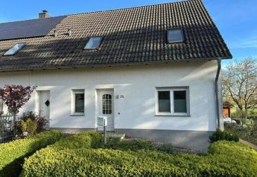 Gepflegte Doppelhaushälfte am Stadtrand von Tangermünde mit eingeschränktem Seeblick