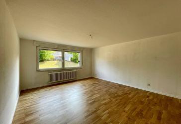 Schöne 4-Zimmer Wohnung mit Balkon und neuen Böden