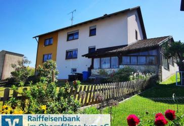Großes Zweifamilienhaus mit Panoramablick und großem Grundstück in Seubersdorf
