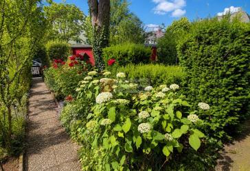 Top!! Charmantes Reihenmittelhaus mit 6 Zimmern, Garten und Garage