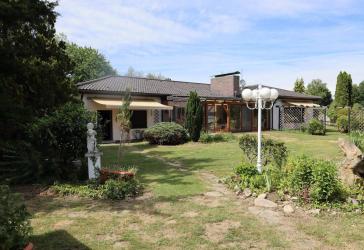 Bungalow mit Wintergarten und großem, gepflegtem Garten in Toplage, provisionsfrei