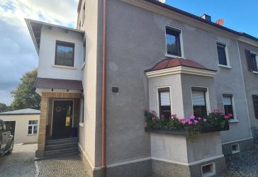 Schöne Doppelhaushälfte mit Terrasse mit Wohnrecht