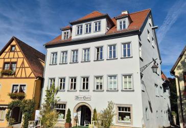 Kapitalanleger: 2-Zimmer-Wohnung in zentraler Lage mit EBK