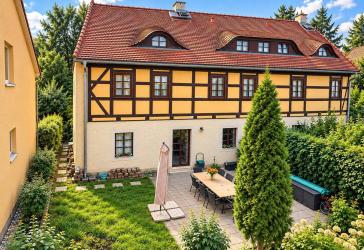 Idylisches Fachwerkhaus im Grünen mit eigenem Gartenanteil