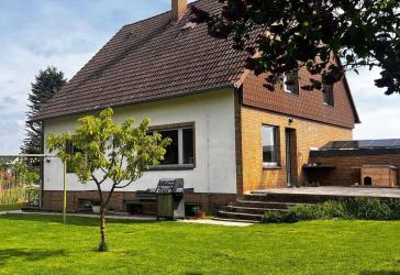 Provisionsfreies Einfamilienhaus in Feldrandlage – 2.500 m² Grundstück