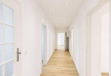 Einziehen & Wohlfühlen - Kernsanierte Wohnung mit eigenem Garten und Doppelgarage