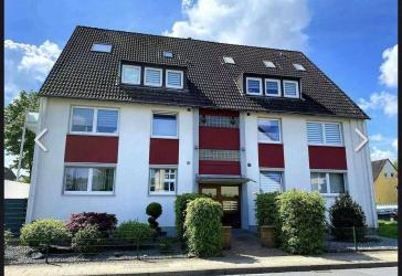 3,5-Zimmer Wohnung in Essen mit 111 m² Wohnfläche / Nutzfläche + Garage + Stellplatz + EBK