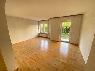 Sehr schöne 3,5 Zimmer Wohnung mit Garten und Loggia