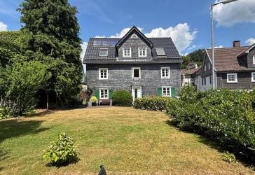Einziehen und wohlfühlen – Modernisiertes Einfamilienhaus mit Garten in Gummersbach