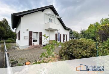 Klein, idyllisch, voller Charme - Ihr gemütliches Einfamilien- oder Ferienhaus mit Balkon!