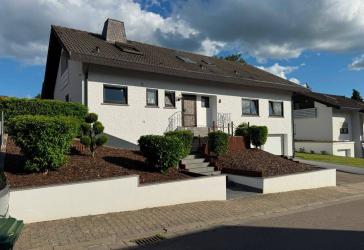 Großes Einfamilienhaus in idyllischer Lage
