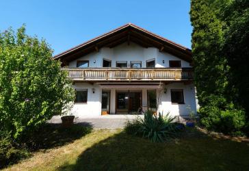 großes Einfamilienhaus mit Einliegerwohnung mit großem Grundstück in schöner Siedlungslage - 826