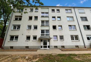 Vermietet: Sanierungsbedürftige 4-Zimmer-Wohnung mit Balkon in Dortmund-Wellinghofen