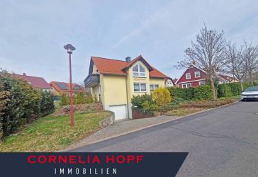 #Einfamilienhaus #Kamin #Vollunterkellert #Garage #Terrasse