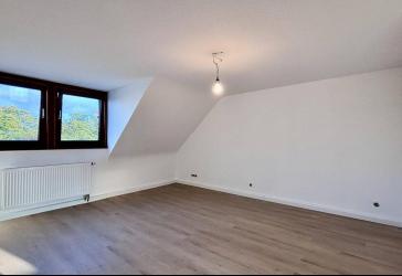 Frisch sanierte 3-Zimmer-Wohnung im Dachgeschoss - sofort frei | Düren