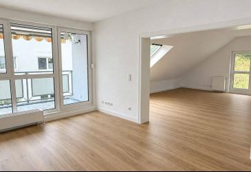 Renovierte DG-Wohnung 3 ZKB mit Balkon