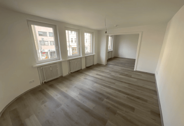 Geräumige 4-Zimmer-Wohnung mit Balkon!