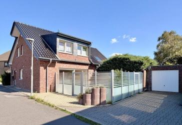 Wohnen in ruhiger Lage - stilvolle DHH mit großzügiger Terrasse ohne Gartenstress