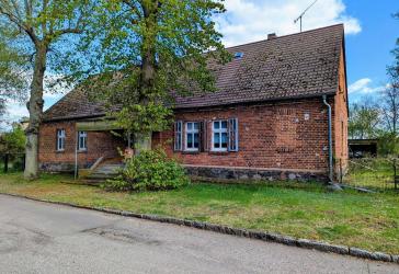 2 Familienhaus mit Nebengebäuden