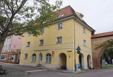 Gepflegte und helle 4 Zimmer-Altstadtwohnung mit Garage