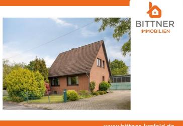 Bestlage Krefeld-Verberg: Einfamilienhaus mit Blick ins Landschaftsschutzgebiet und gr. Hobby-Halle