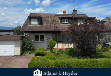Traumhafter Fernblick über Kassel in diesem Zweifamilienhaus mit Einliegerwohnung in Lohfelden