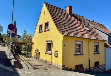 Schopp - Kleines Einfamilienhaus mit schönem Garten und Carport