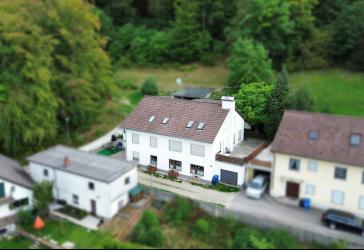 Weitblick inklusive: Großzügiges Einfamilienhaus mit Einliegerwohnung in Kelheim