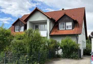 Ruhig gelegene 3-Zimmer-Wohnung mit Garten, Terrasse, Garage und Stellplatz in Uffenheim