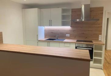 3-Zimmer-Wohnung mit schöner Einbauküche und großzügigem Balkon zu vermieten!