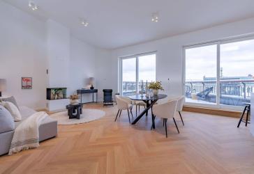 Über den Dächern von Uhlenhorst: Einzigartiges Penthouse mit Kamin und Dachterrasse