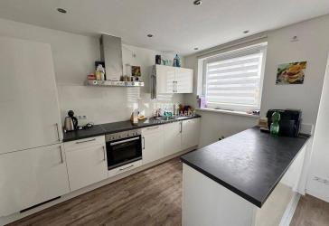 Gepflegte 3-Zimmer-Wohnung mit moderner Einbauküche & Stellplatz zu vermieten (MH22 C4)