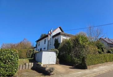 --- Neuer Preis und keine Provision--- Schönes Eckgrundstück mit freistehendem Ein- / Zweifamilienhaus