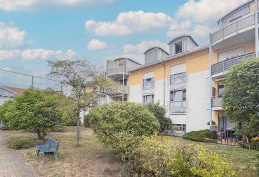 Bezugsfreie 2-Zimmer-Dachgeschosswohnung mit Balkon & Garagenstellplatz